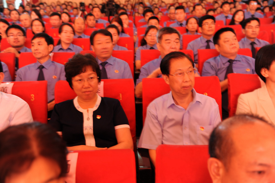 市人大常委会主任李萍、市政协主席段玉良观看汇报演出 市人大常委会主任李萍、市政协主席段玉良观看汇报演出